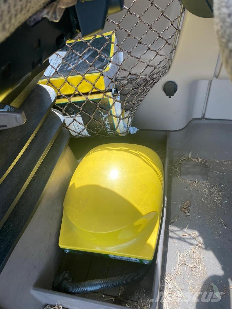 John Deere 8200 Фуражні комбайни