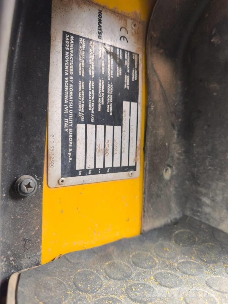 Komatsu WB 97 S-2 Екскаватори-навантажувачі