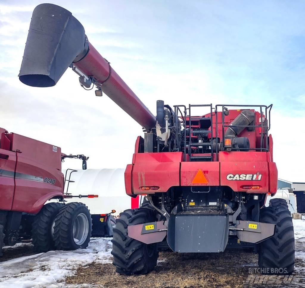 CASE 8230 Зернозбиральні комбайни
