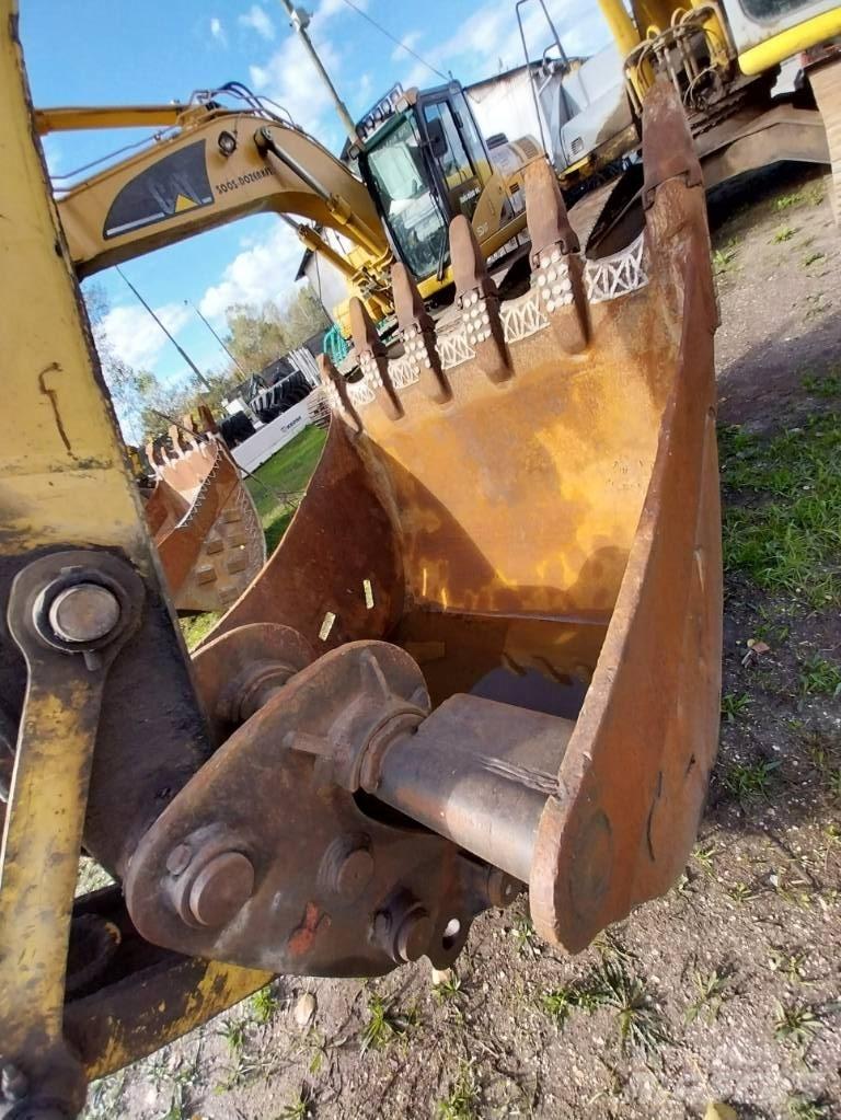 New Holland E 305 Гусеничні екскаватори