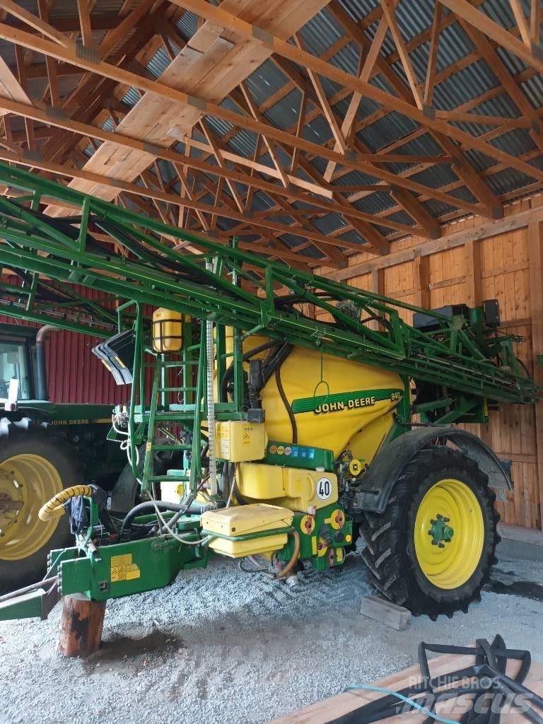 John Deere 840 Причіпні обприскувачі