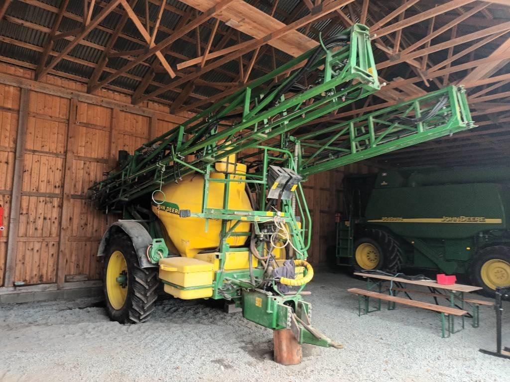 John Deere 840 Причіпні обприскувачі