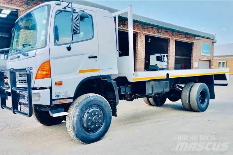 Hino 500 1322 4x4 Вантажівки / спеціальні