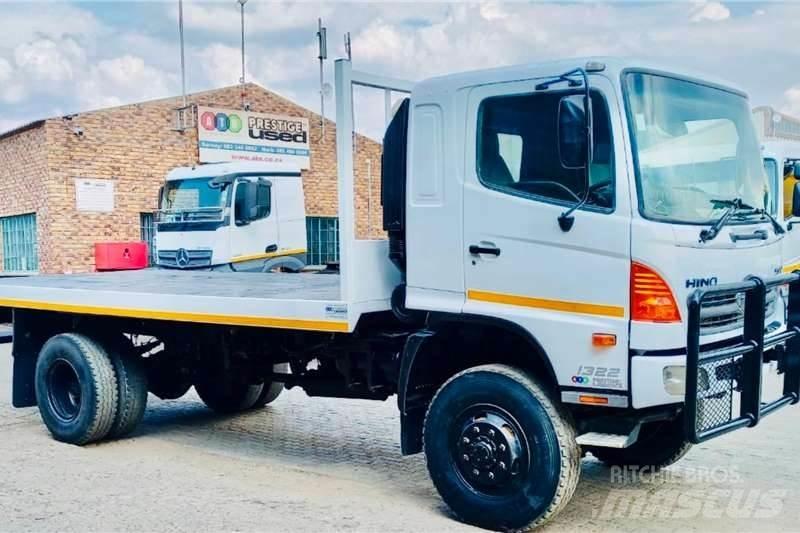 Hino 500 1322 4x4 Вантажівки / спеціальні