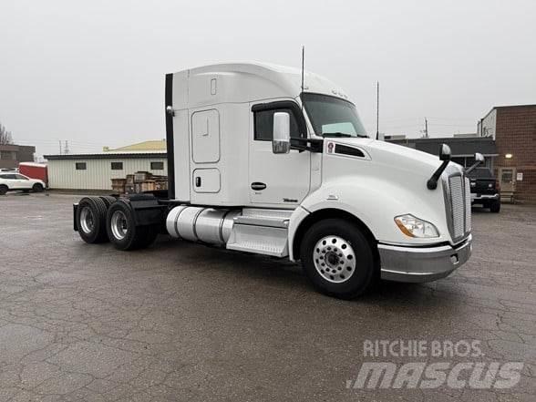 Kenworth T680 Тягачі