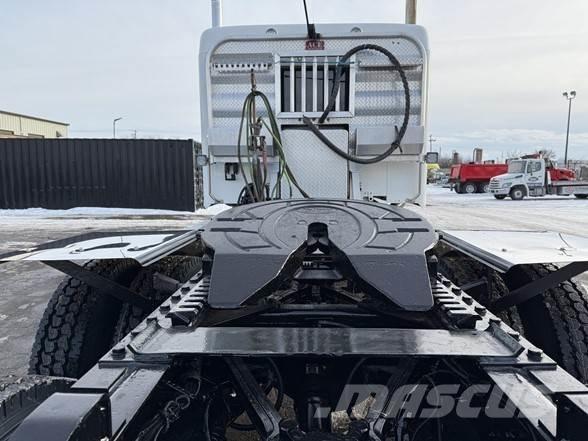 Kenworth T880 Тягачі