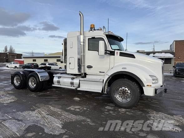 Kenworth T880 Тягачі