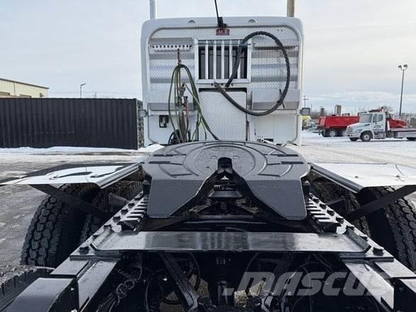 Kenworth T880 Тягачі