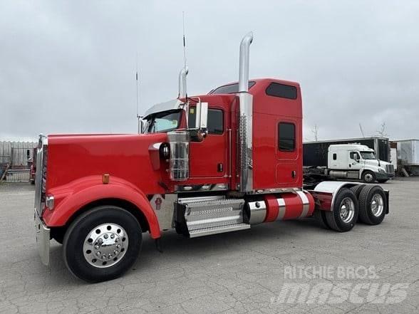Kenworth W900L Тягачі