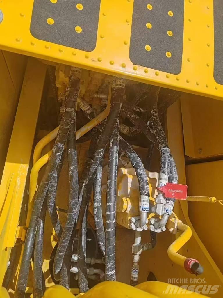 Komatsu 200-8 Гусеничні екскаватори