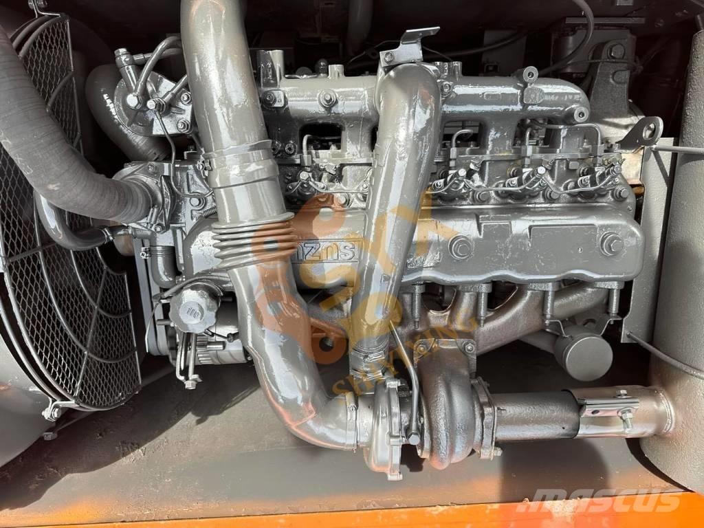 Hitachi EX 200 Гусеничні екскаватори