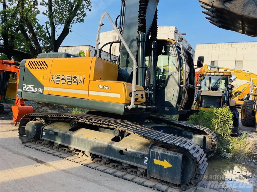 Hyundai 225 lc 9t Гусеничні екскаватори