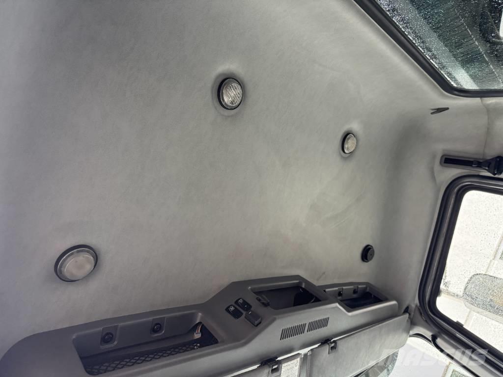 Mack GU 713 Контейнеровози