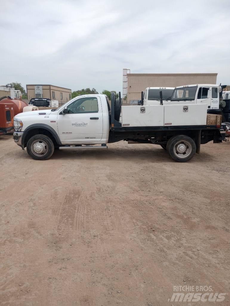 RAM 5500 Вантажівки-платформи/бокове розвантаження