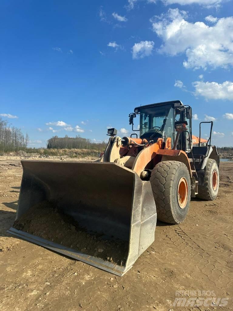 Hitachi ZW 250 Фронтальні навантажувачі