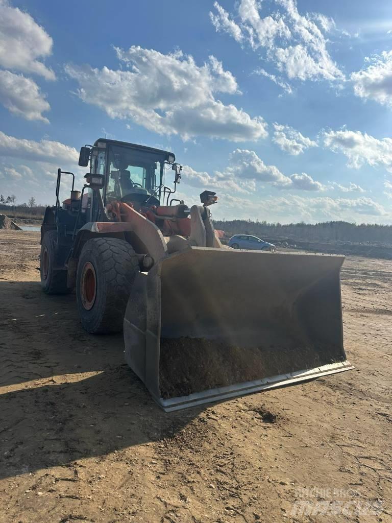 Hitachi ZW 250 Фронтальні навантажувачі