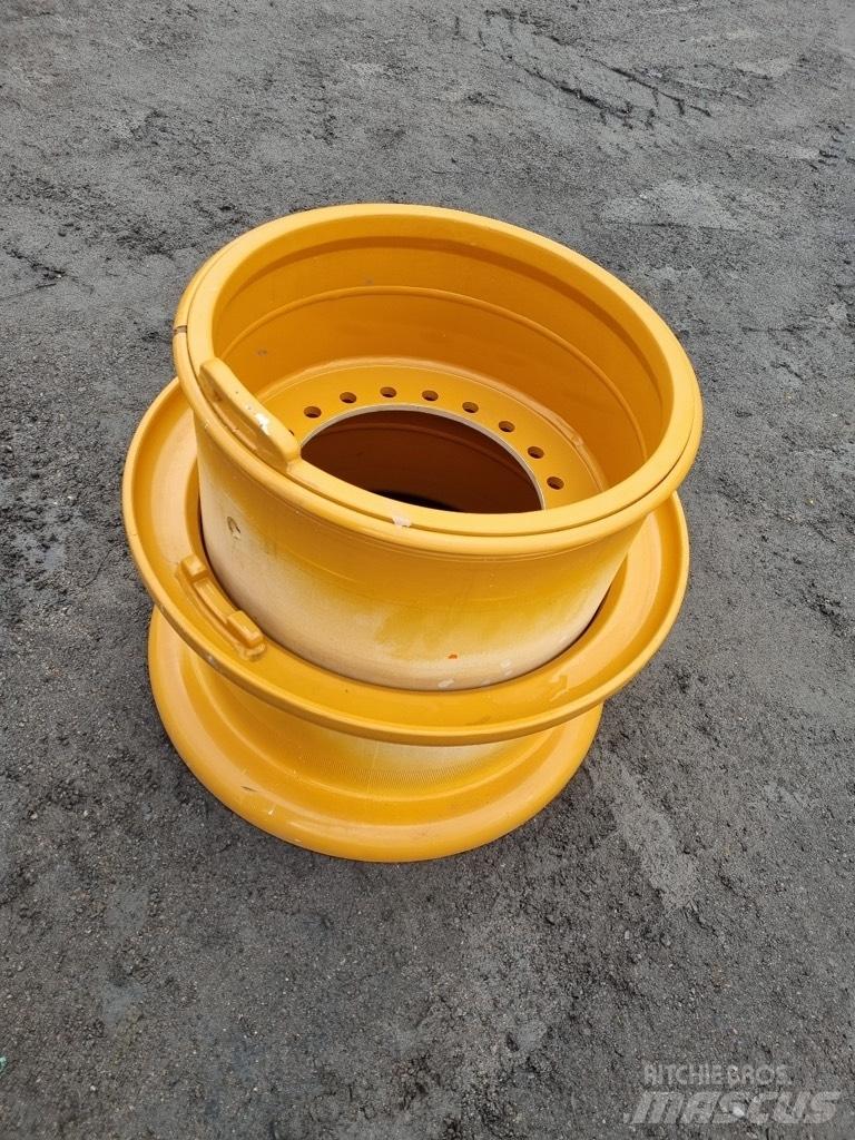 CASE 921 E rims Шини