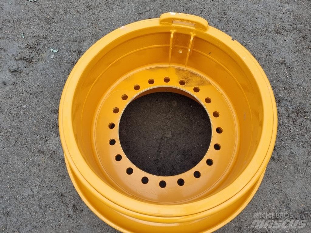 CASE 921 E rims Шини