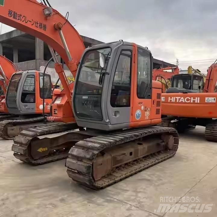 Hitachi ZX135US Гусеничні екскаватори