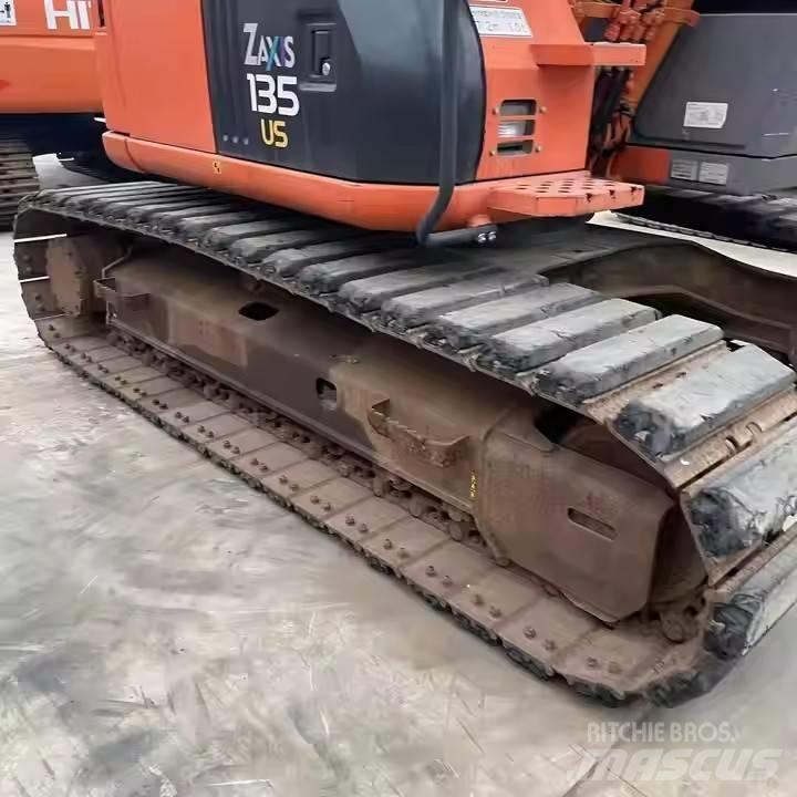 Hitachi ZX135US Гусеничні екскаватори