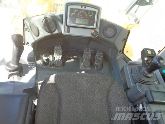 CAT 950M Фронтальні навантажувачі