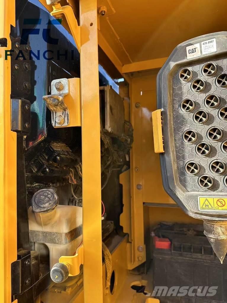 CAT 320 GC Гусеничні екскаватори