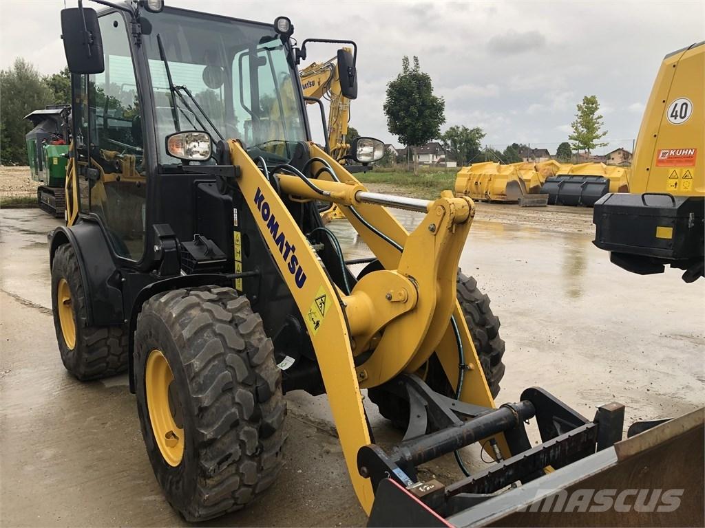 Komatsu WA70M-8 Малі навантажувачі