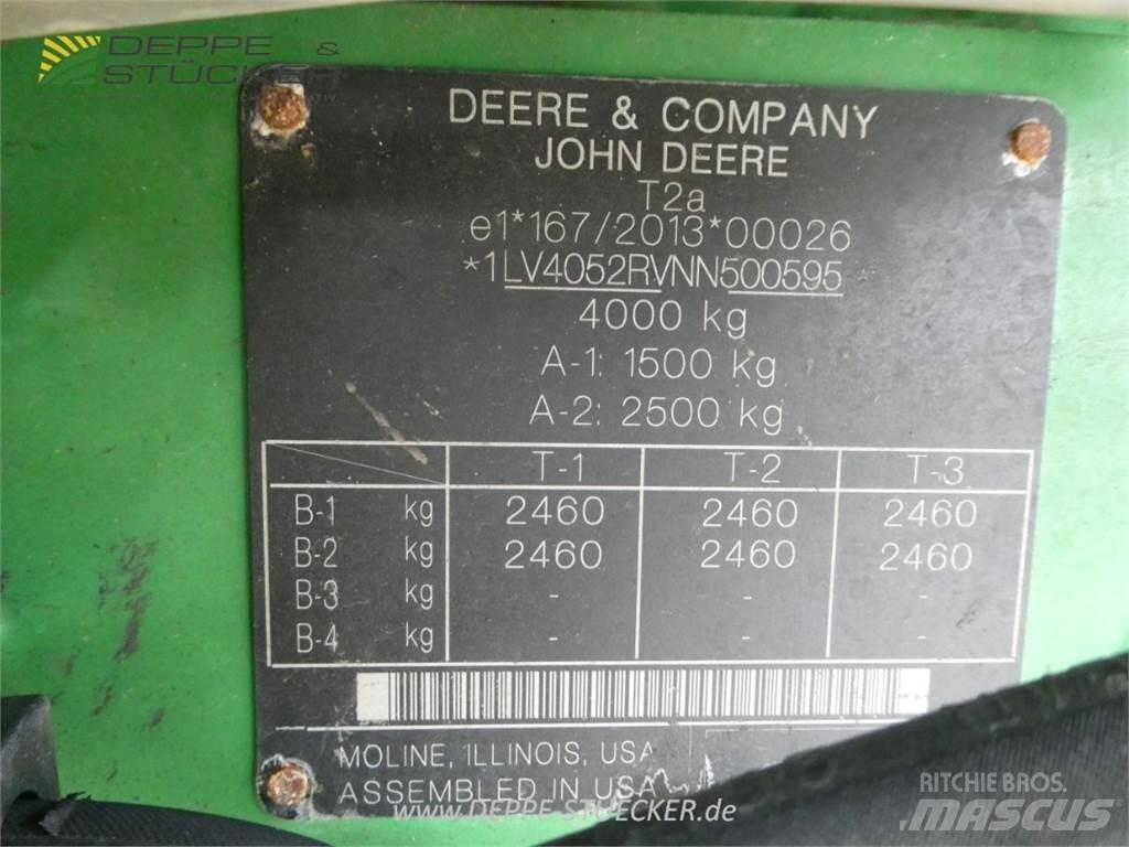John Deere 4052R Трактори