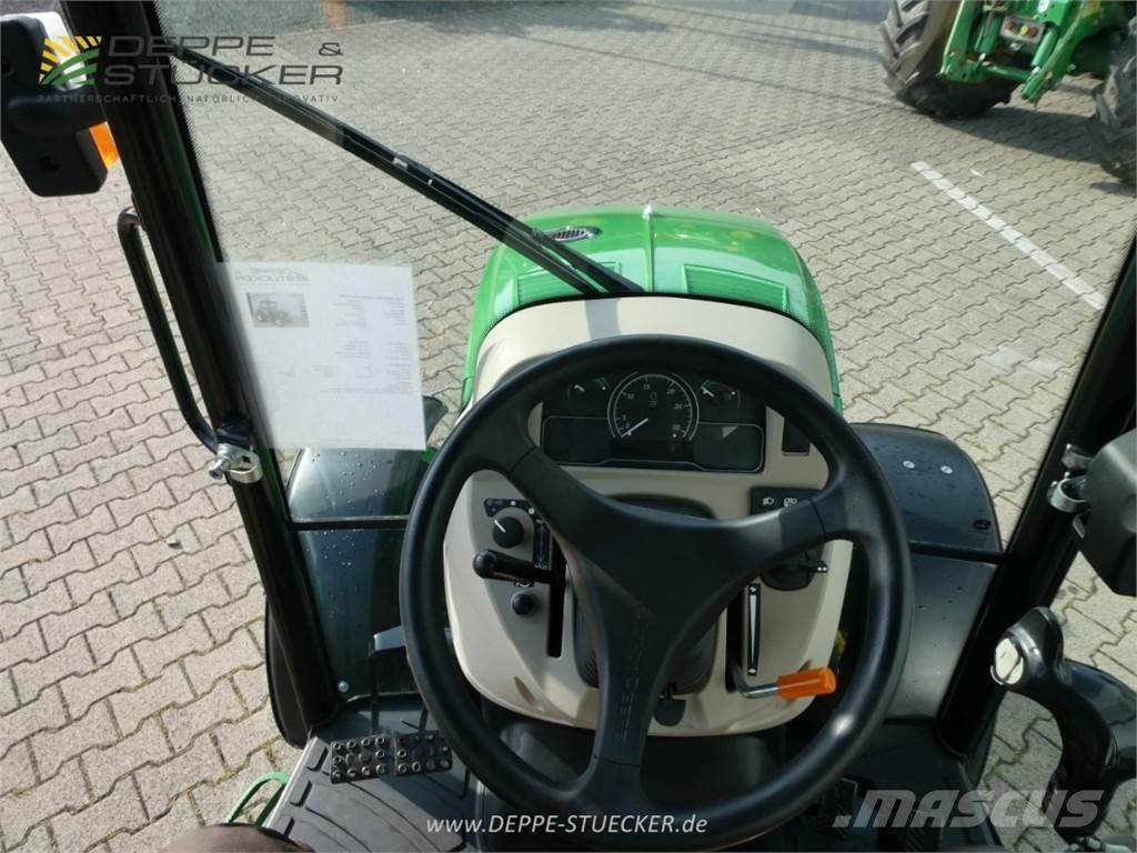 John Deere 4052R Трактори
