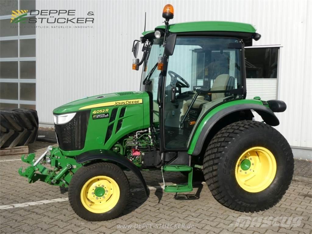 John Deere 4052R Трактори