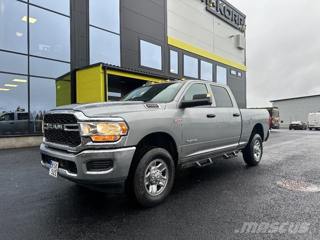RAM 2500 Tradesman Пікапи / Бічне розвантаження