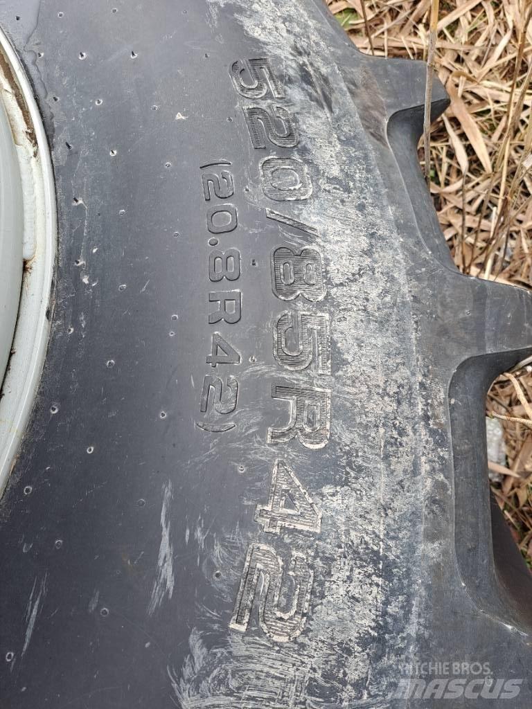  Paripyörät 520/85R42 Колеса