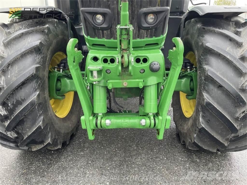 John Deere 6230R Трактори