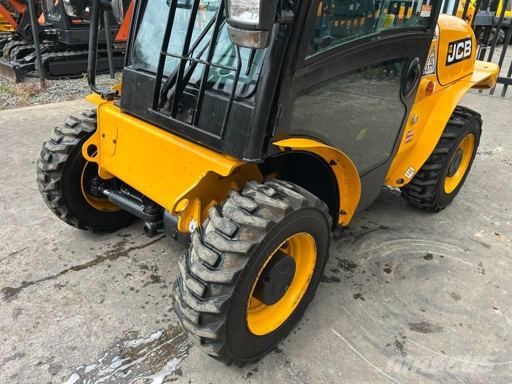 JCB 520-40 Телескопічні навантажувачі