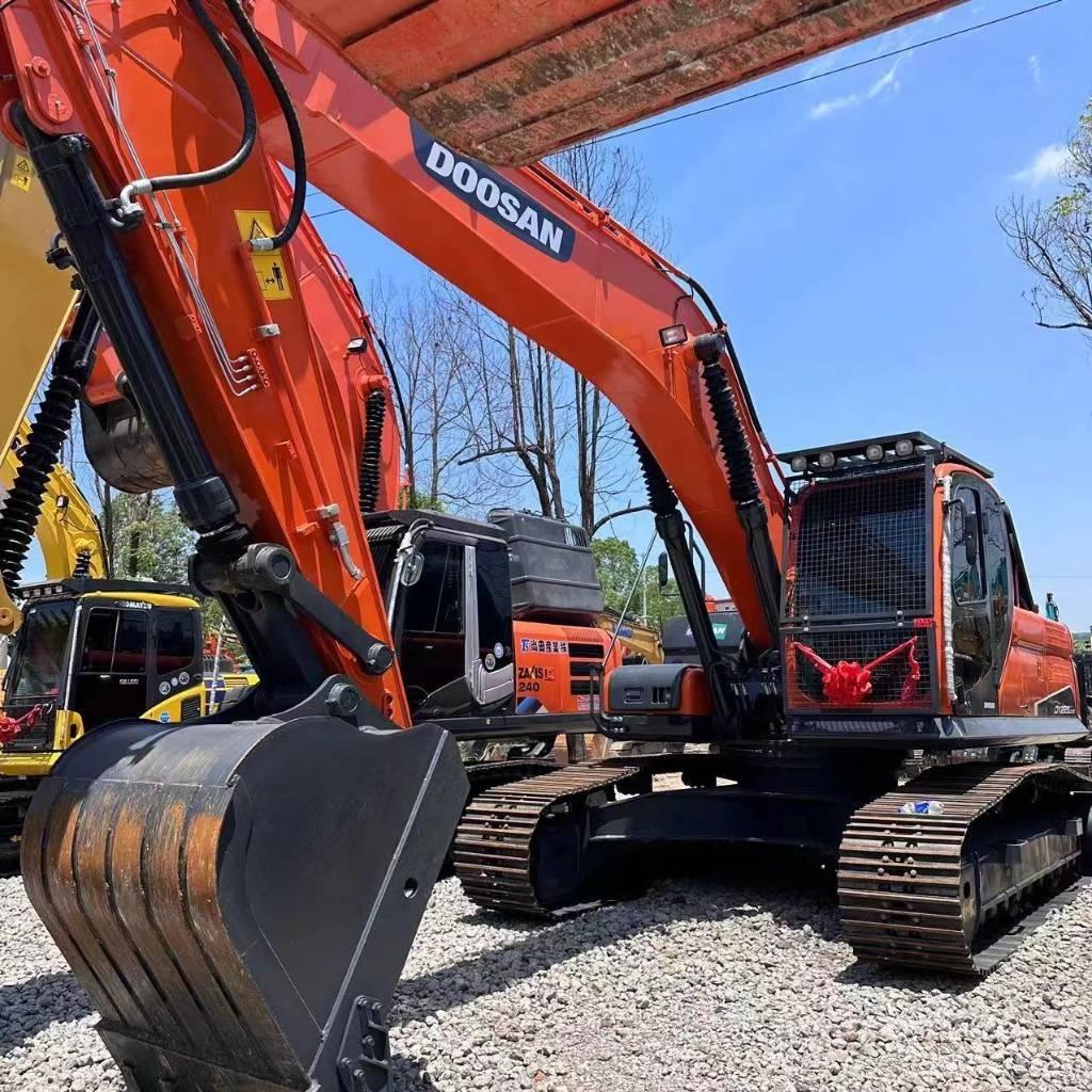 Doosan DX 225 LC Гусеничні екскаватори