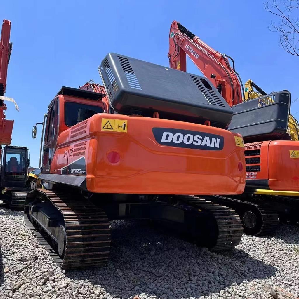 Doosan DX 225 LC Гусеничні екскаватори