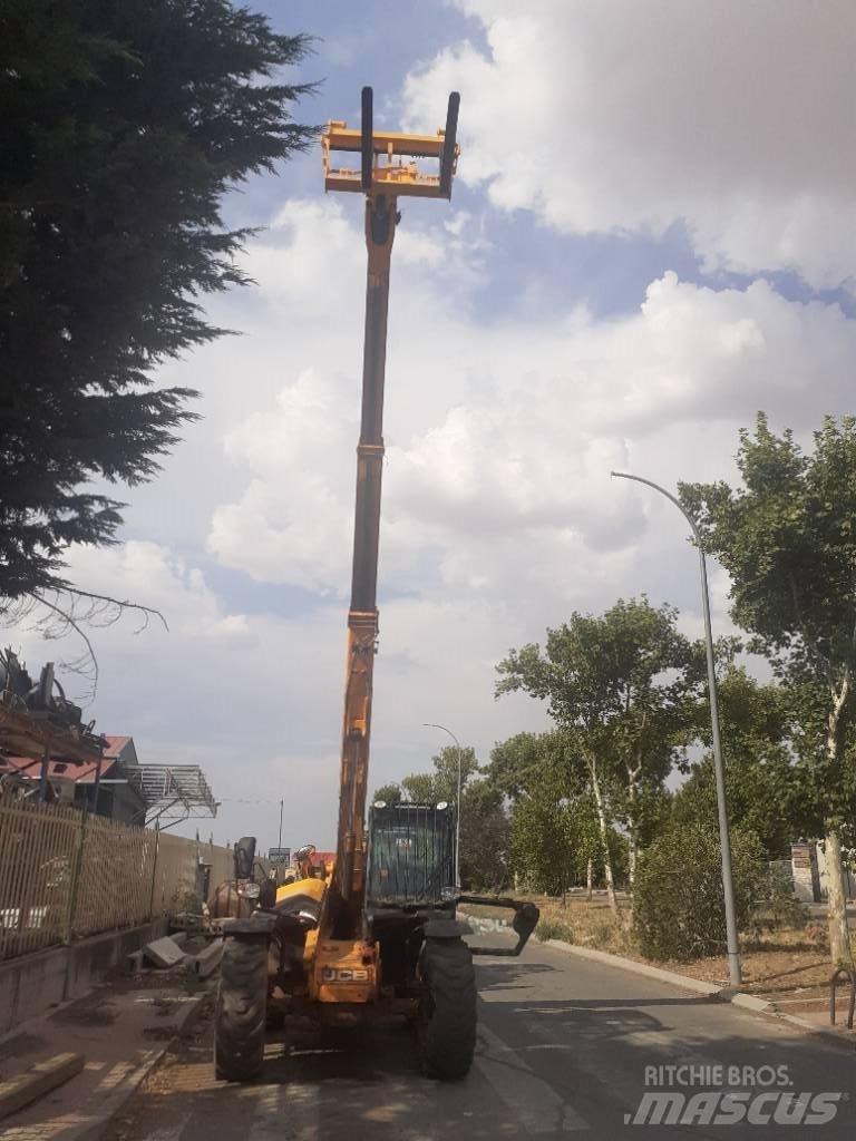 JCB 535-95 Телескопічний навантажувач
