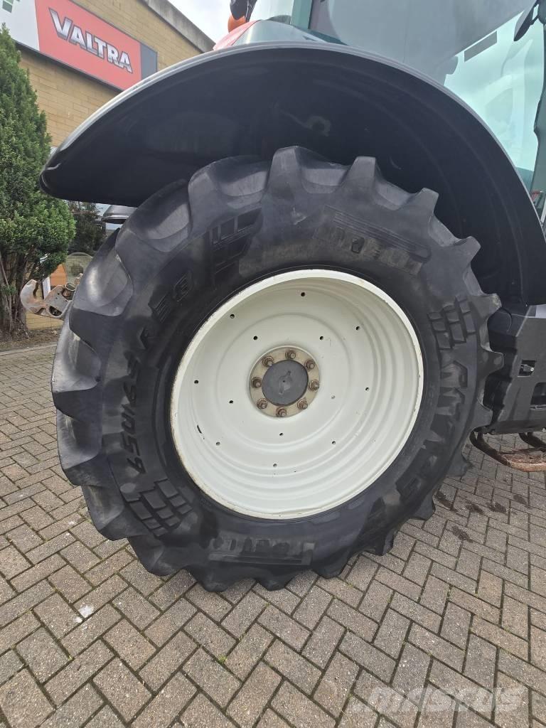 Valtra T 174 Трактори