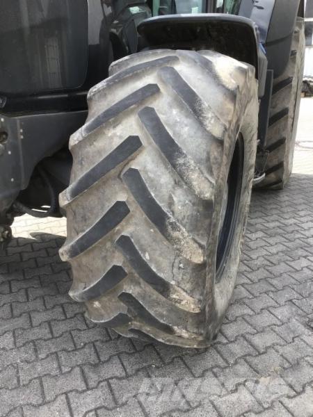 CLAAS AXION 830 Трактори