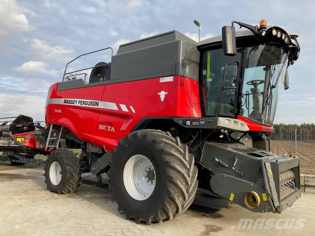 Massey Ferguson 7370 Зернозбиральні комбайни