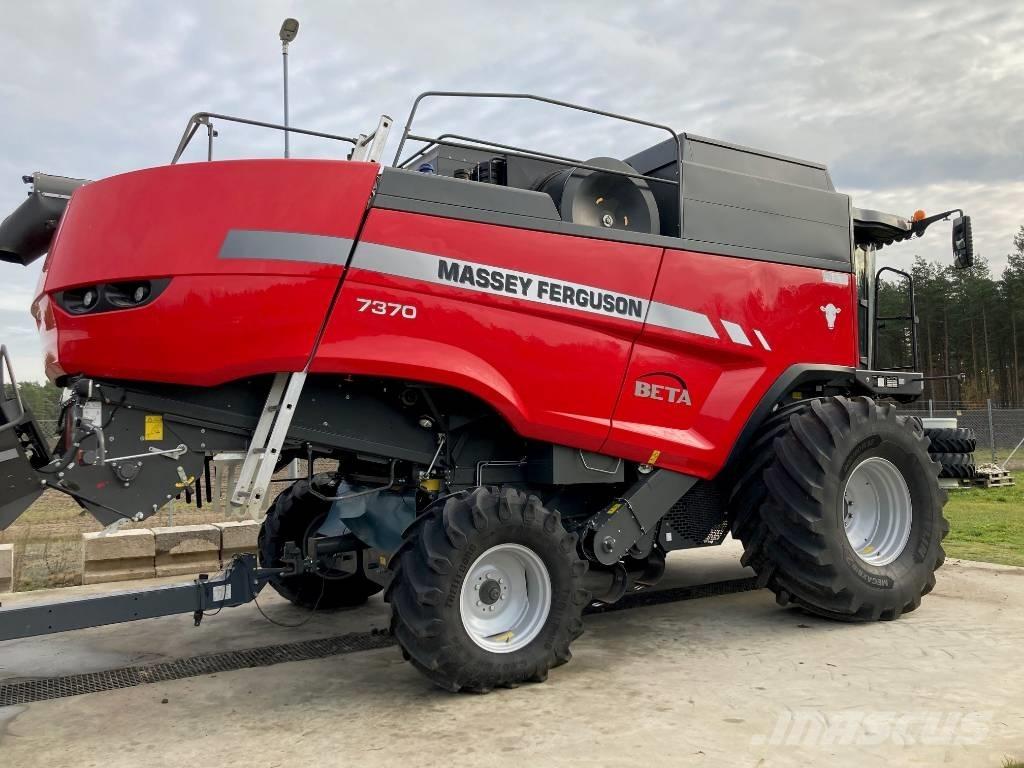Massey Ferguson 7370 Зернозбиральні комбайни