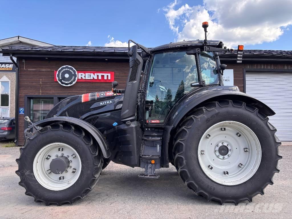 Valtra T 215 Versu Трактори
