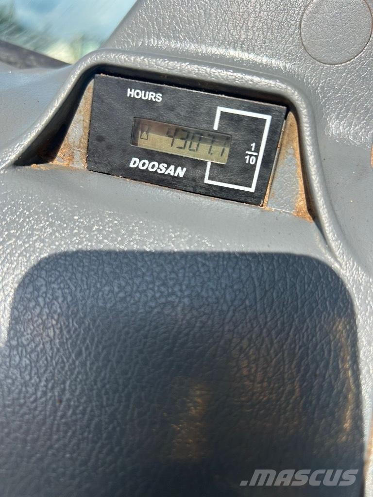 Doosan DX140 LC-7 Гусеничні екскаватори