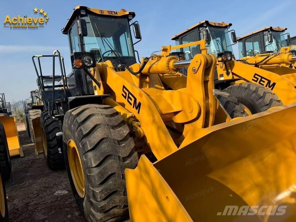 SEM 655D Фронтальні навантажувачі