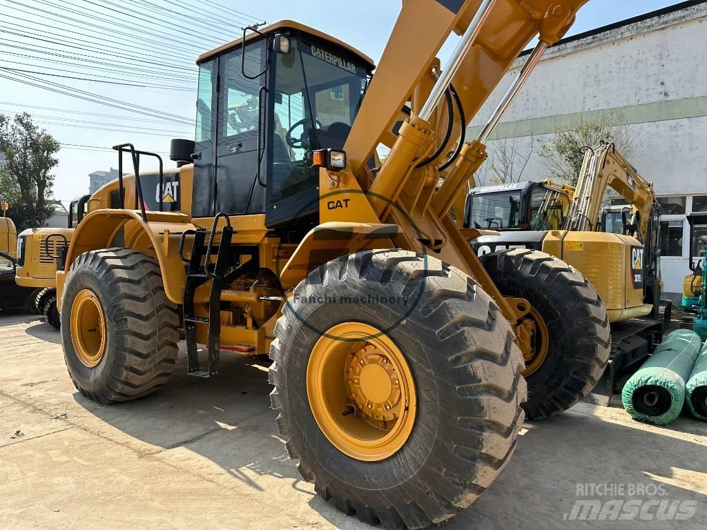 CAT 966 Фронтальні навантажувачі