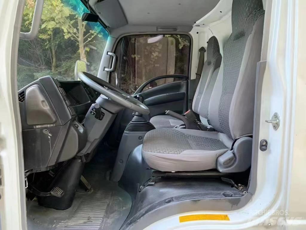 Isuzu ELF Комунальні автомобілі / автомобілі загального призначення