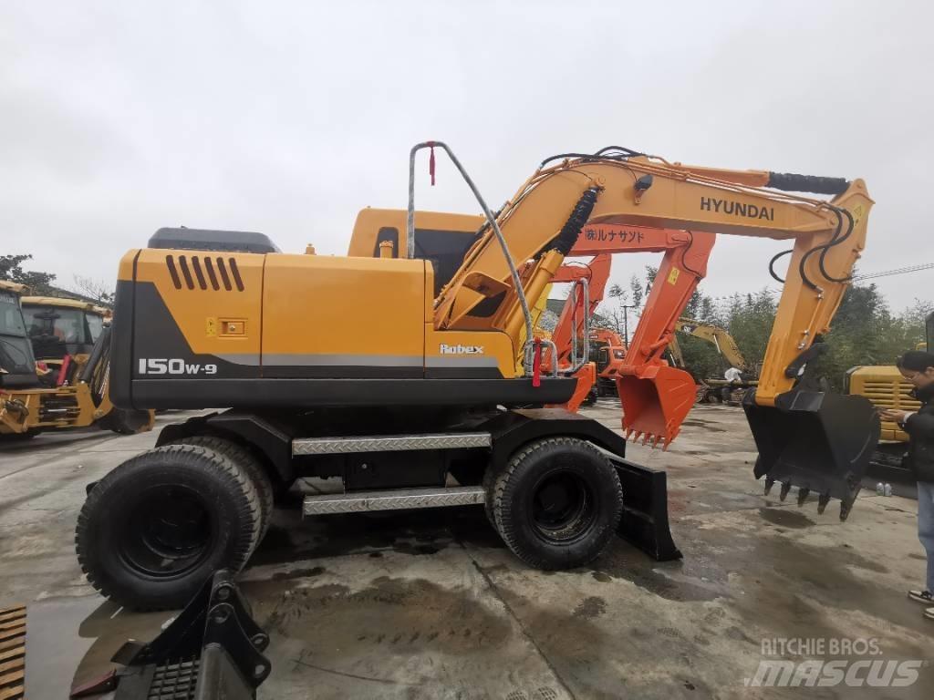Hyundai R 150W Колісні екскаватори