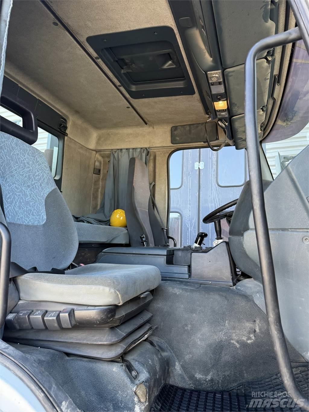 Sisu E12M 8x2 Самоскиди