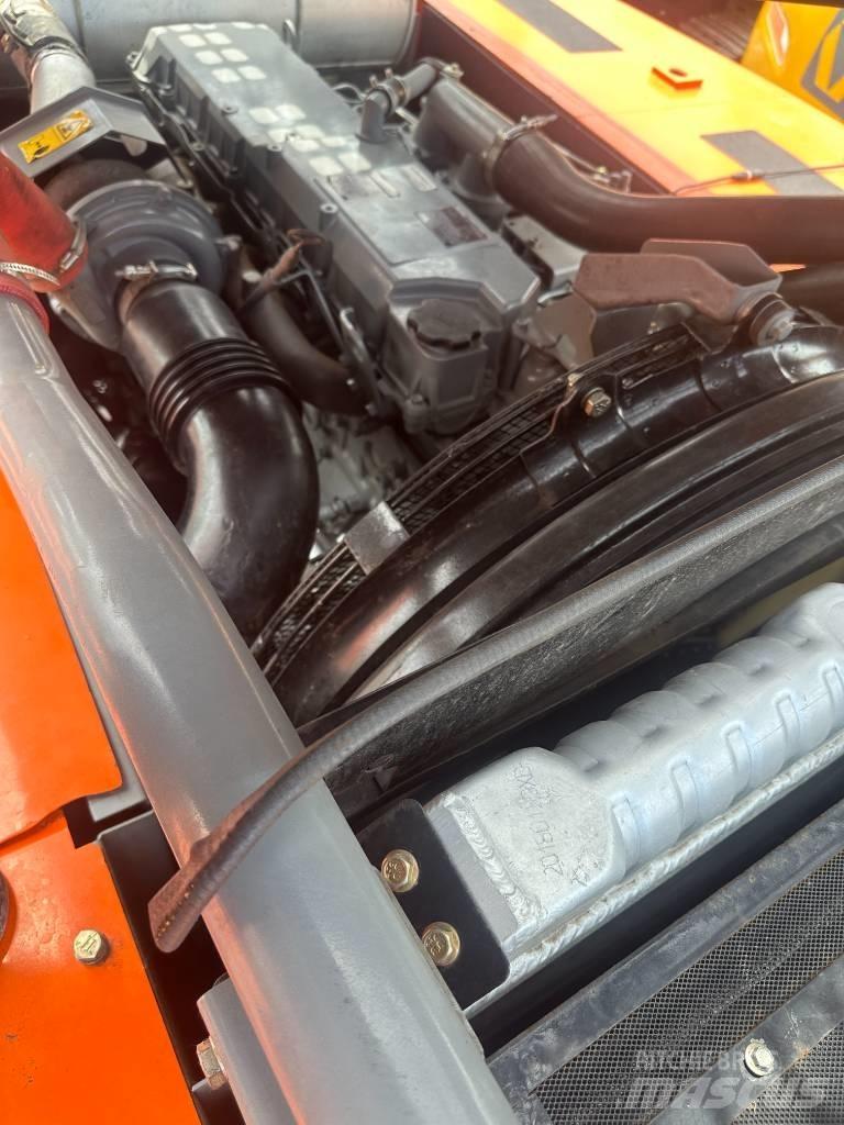 Hitachi ZX 350 Гусеничні екскаватори