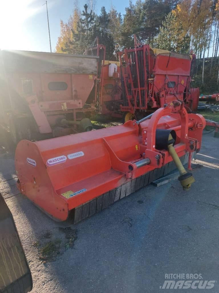 Maschio Tornado 280 Газонні і лукові косилки